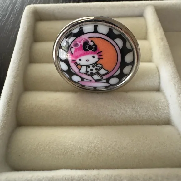 Hello Kitty Tarina Tarantino ring - Picture 4 of 4